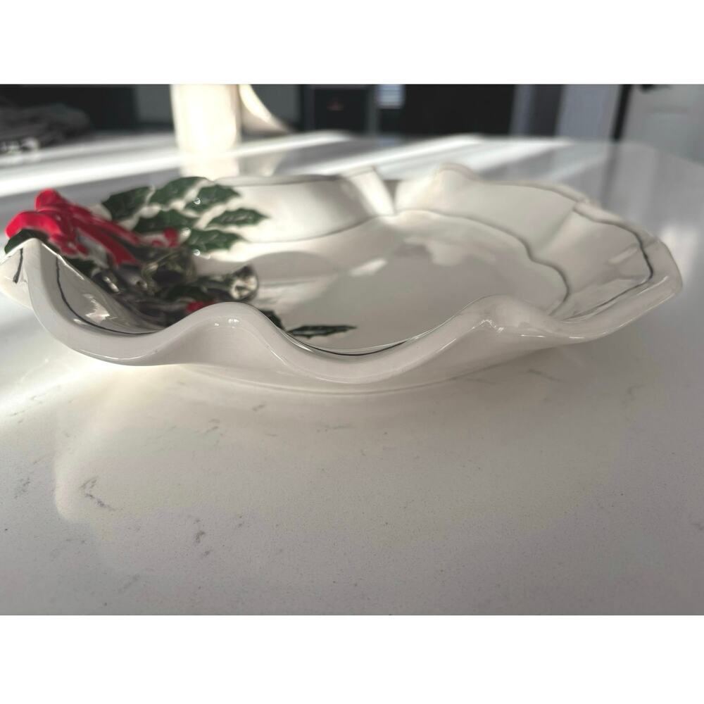 Vintage 1970s hand painted Christmas tray, Holly Silver bells ruffled edges￼ - Picture 3 of 9